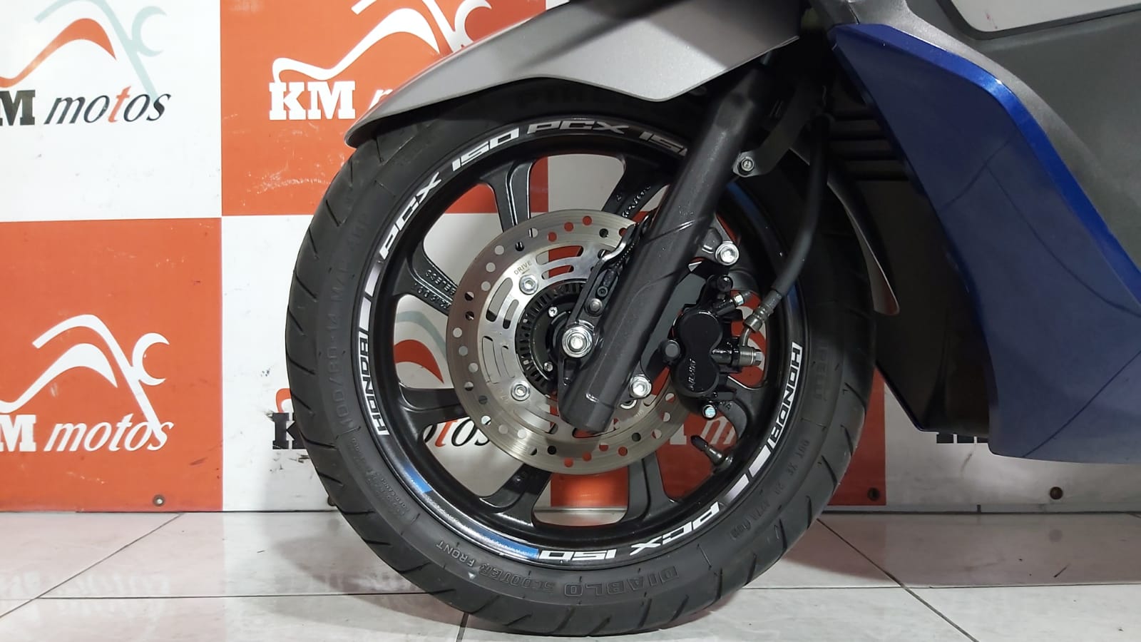 Honda Pcx Sport Abs Prata Km Motos Sua Loja De Motos Seminovas